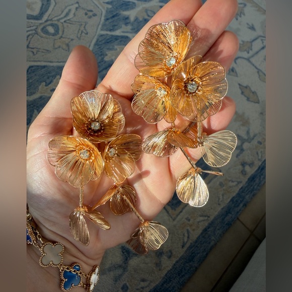 Zara Kate Middleton Cascading Gold Flower Earrings - Picture 10 of 12